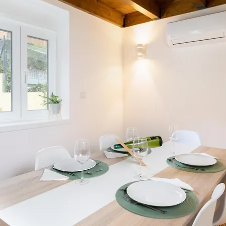 アパート Amazing Peaceful Duplex W/ Garden ポルト