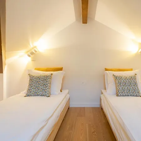 아파트 Amazing Peaceful Duplex W/ Garden 포르투