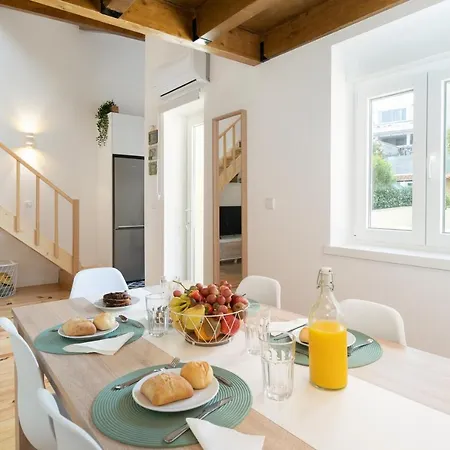 Amazing Peaceful Duplex W/ Garden 아파트 포르투